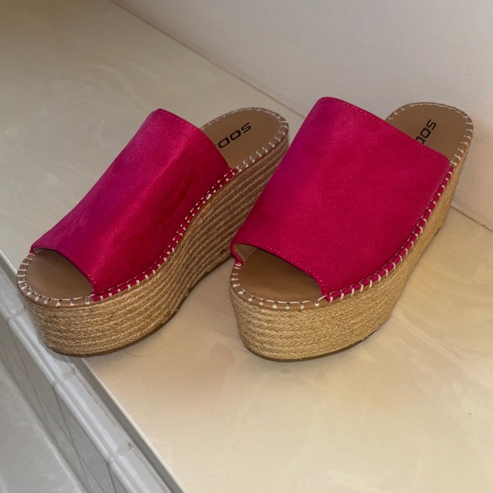 Soda Fuchsia Platform Slide Sandals